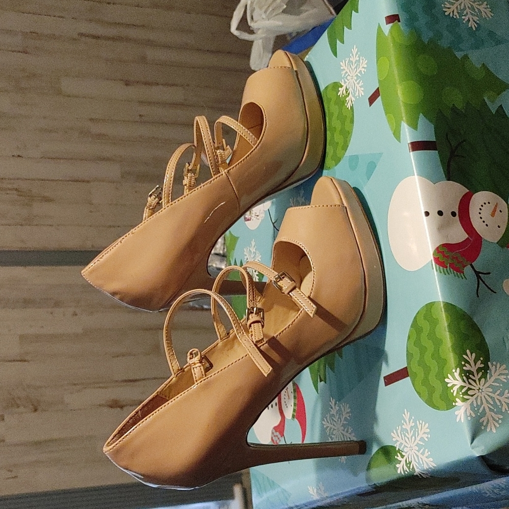 Heels - Picture 2 of 3